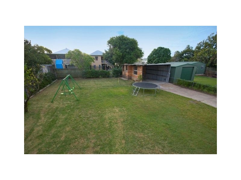 16 Lackey Avenue, Coorparoo QLD 4151