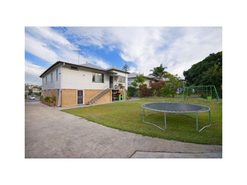 16 Lackey Avenue, Coorparoo QLD 4151