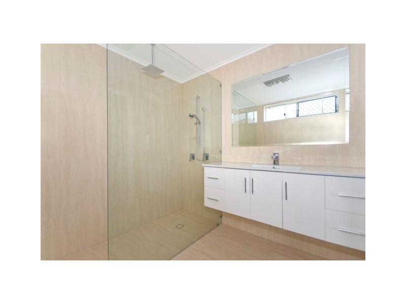 16 Lackey Avenue, Coorparoo QLD 4151