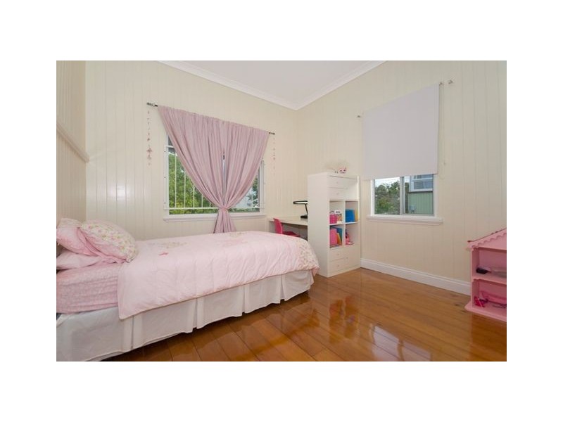 16 Lackey Avenue, Coorparoo QLD 4151