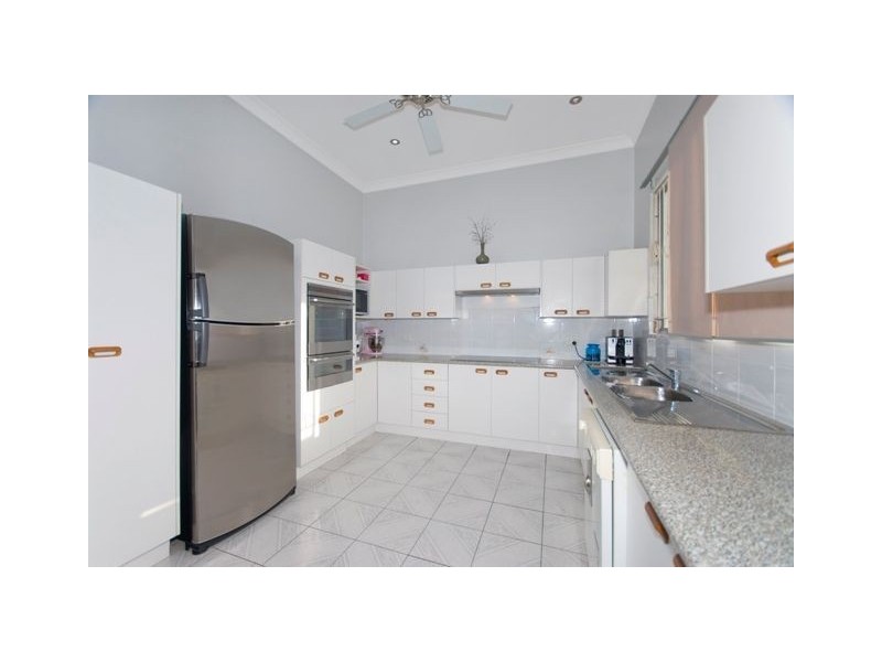 16 Lackey Avenue, Coorparoo QLD 4151