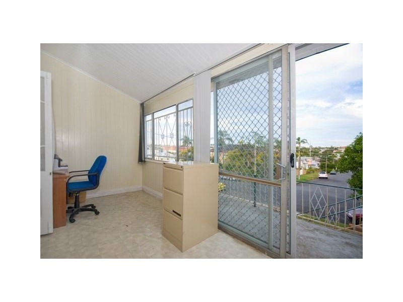 16 Lackey Avenue, Coorparoo QLD 4151