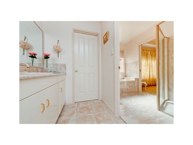 8 Poinciana Close, Mount Gravatt East QLD 4122