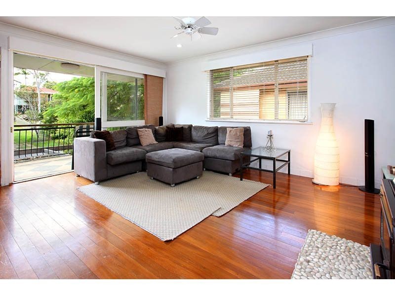 8 Cedlen Street, Camp Hill QLD 4152