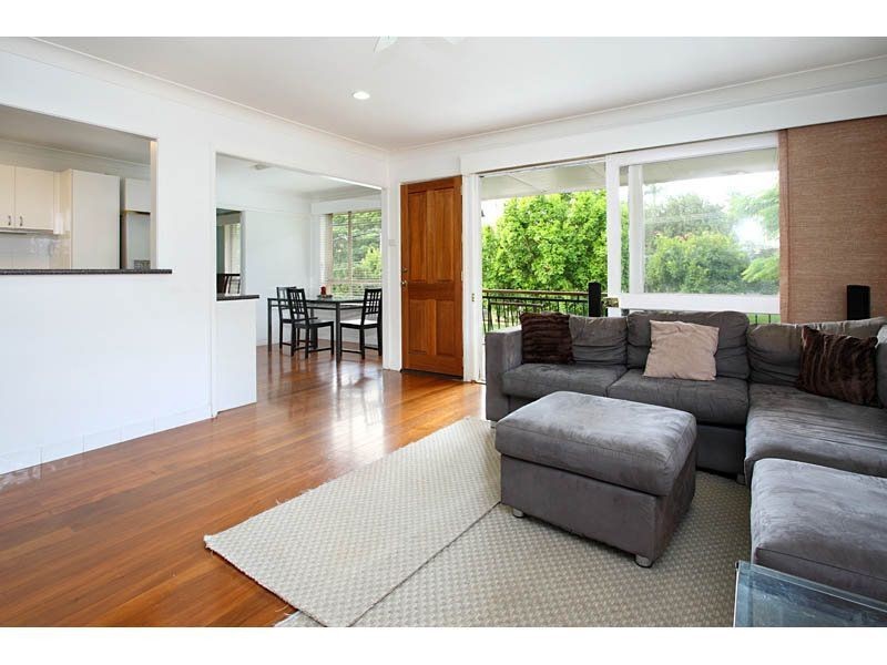 8 Cedlen Street, Camp Hill QLD 4152