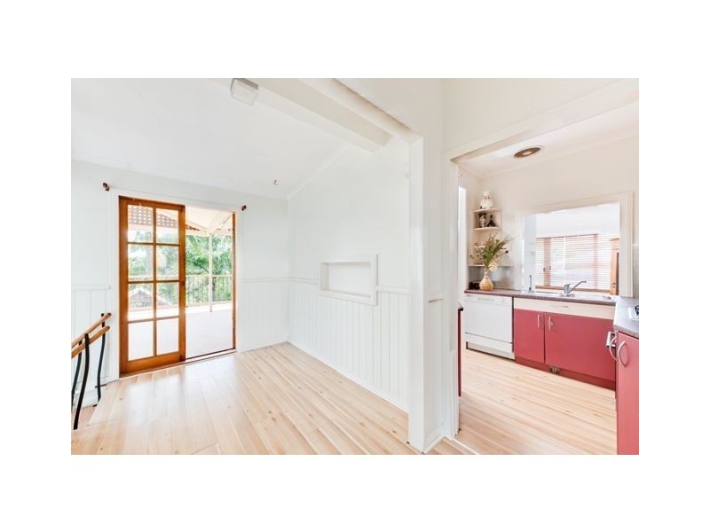 10 Thomas Street, Camp Hill QLD 4152