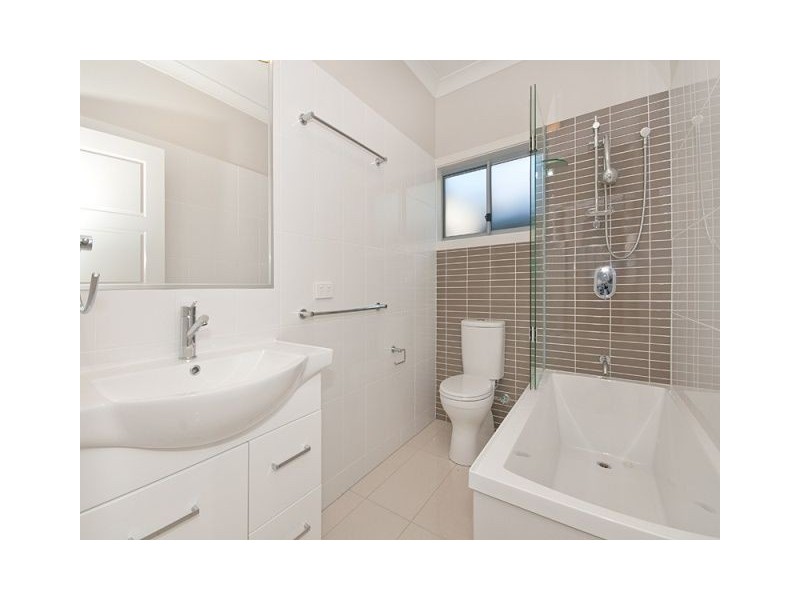 1, 2, 3/42 Brown Street, Camp Hill QLD 4152