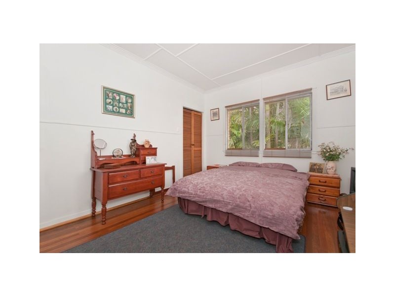 132 Barrack Road, Cannon Hill QLD 4170