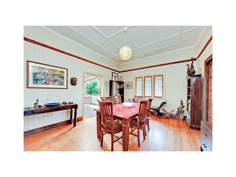 1081 Logan Road, Holland Park West QLD 4121