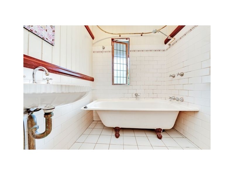 1081 Logan Road, Holland Park West QLD 4121