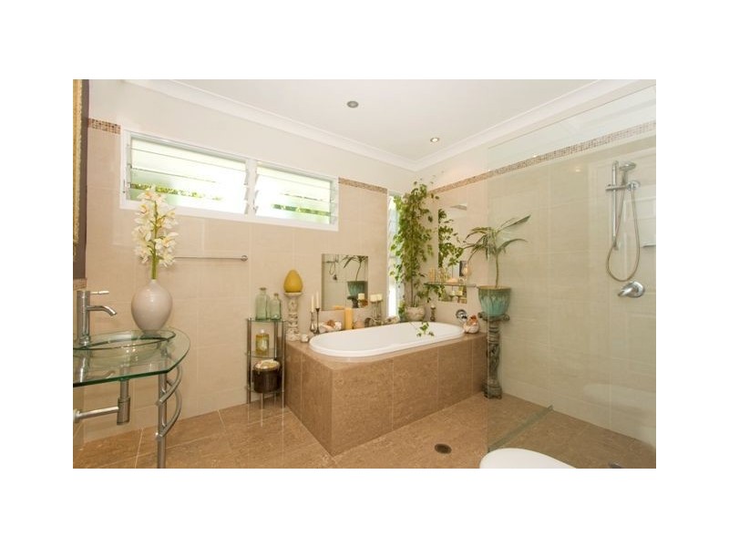 101 The Promenade, Camp Hill QLD 4152