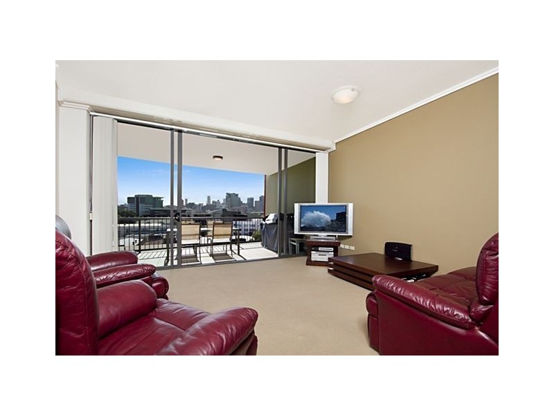 1073/18 Manning Street, Milton QLD 4064