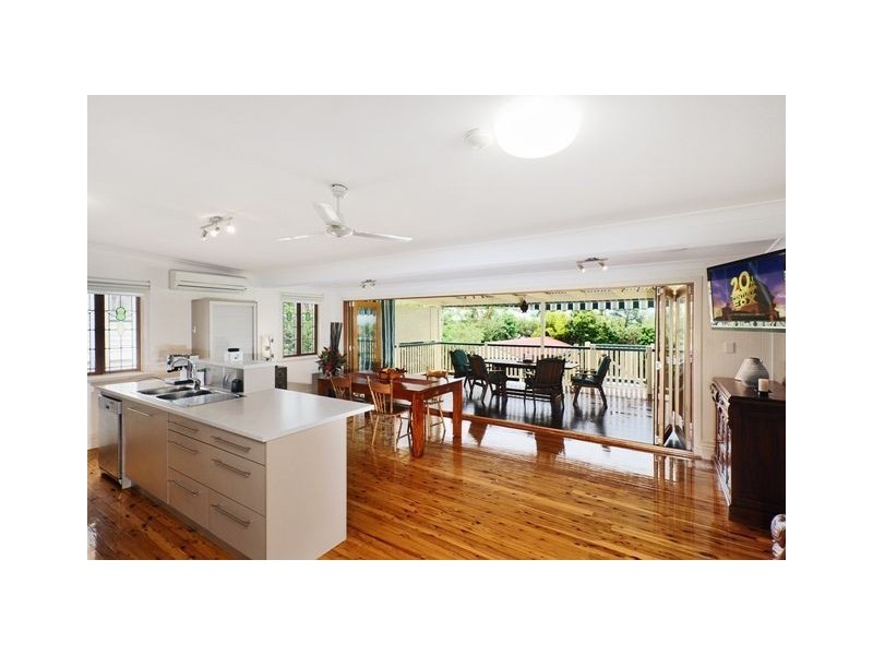 77 Warilda Street, Camp Hill QLD 4152