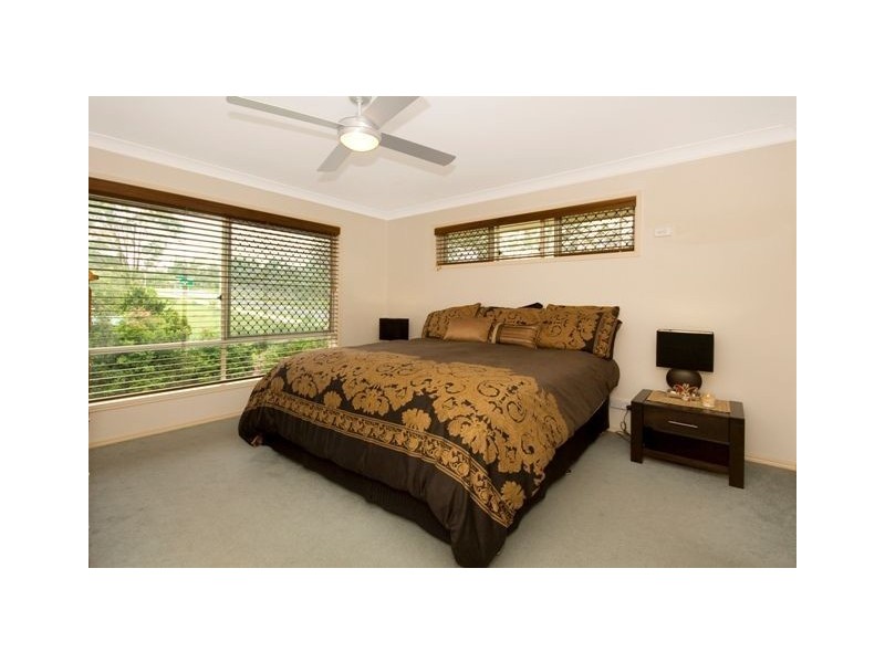 33 Kirra Place, Carindale QLD 4152