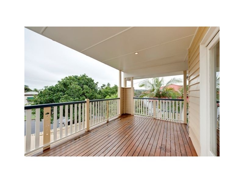 6 Waratah Avenue, Holland Park West QLD 4121