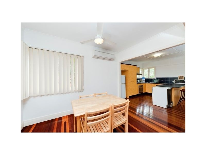 6 Waratah Avenue, Holland Park West QLD 4121