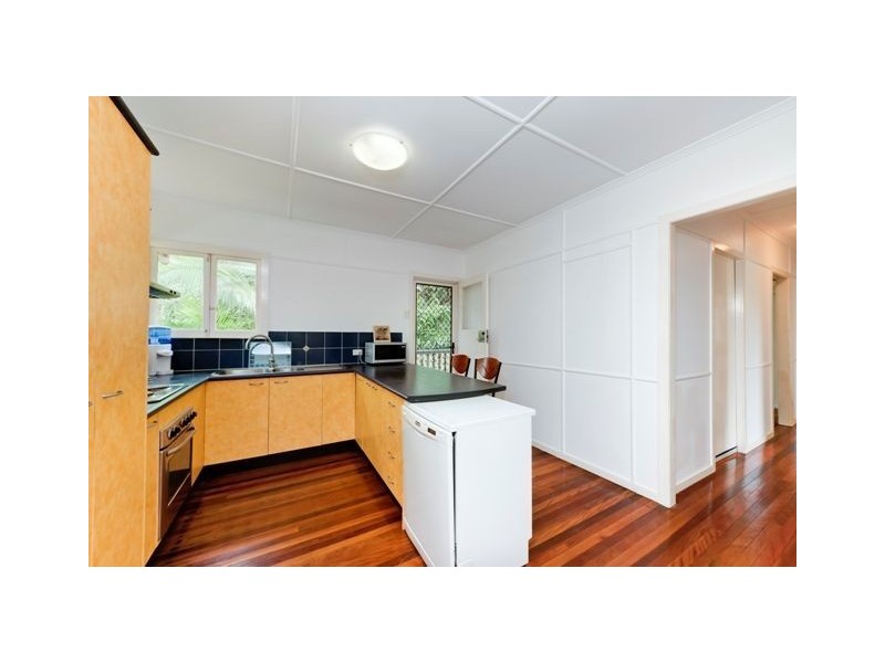 6 Waratah Avenue, Holland Park West QLD 4121