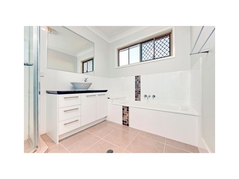 37a Raven Street, Camp Hill QLD 4152