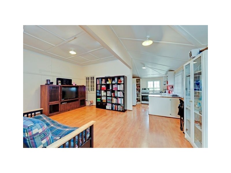 26 Halland Terrace, Camp Hill QLD 4152