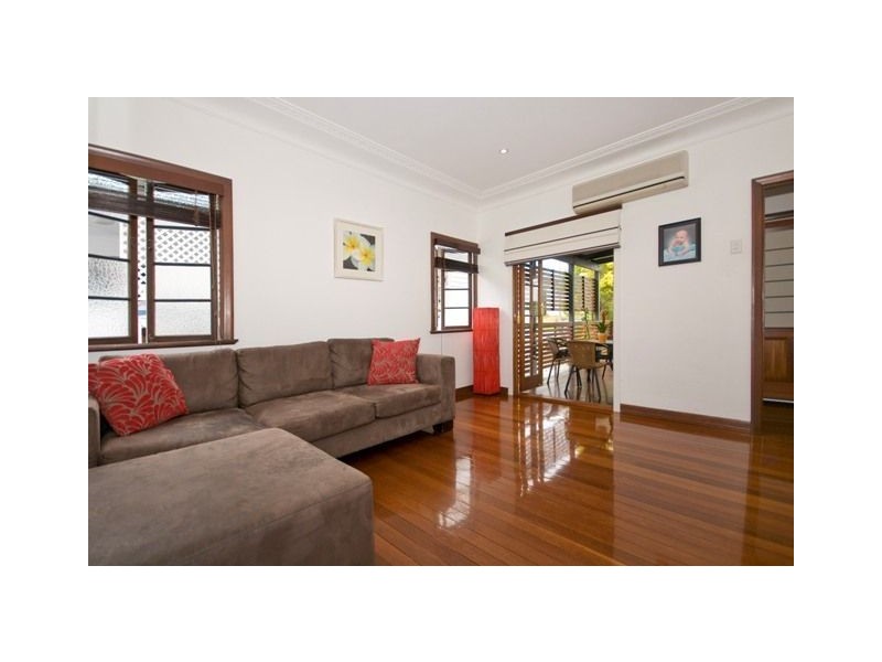 30 Wylie Avenue, Coorparoo QLD 4151