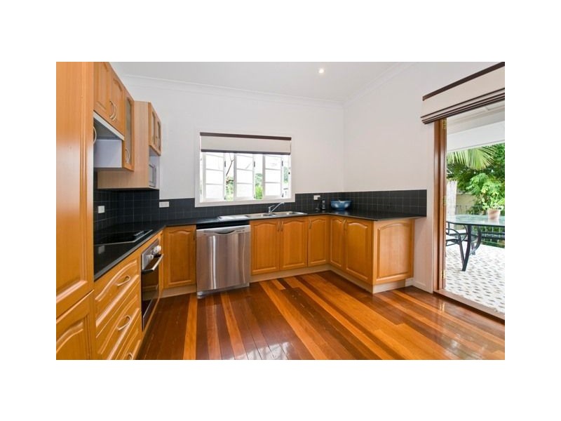 30 Wylie Avenue, Coorparoo QLD 4151