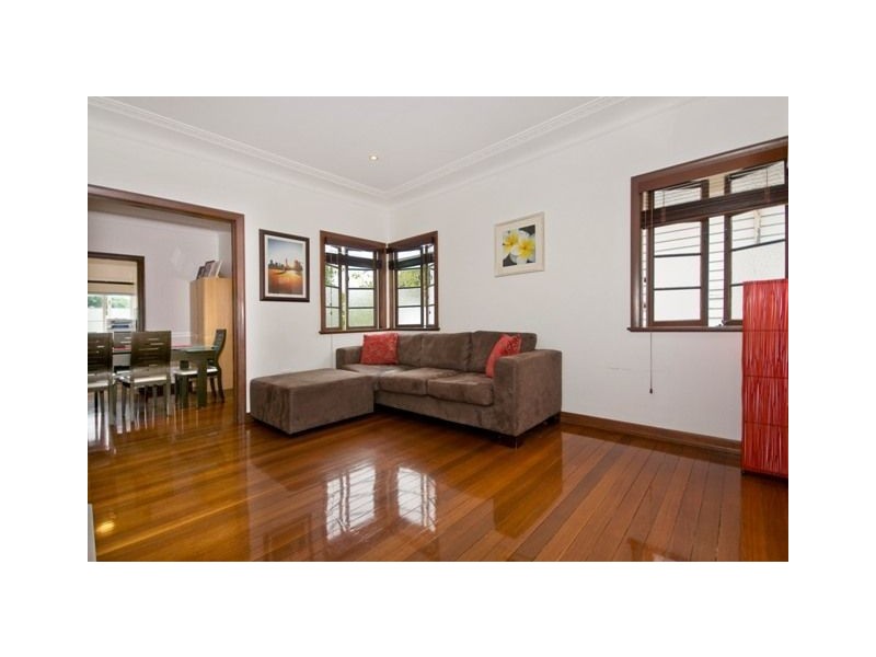 30 Wylie Avenue, Coorparoo QLD 4151