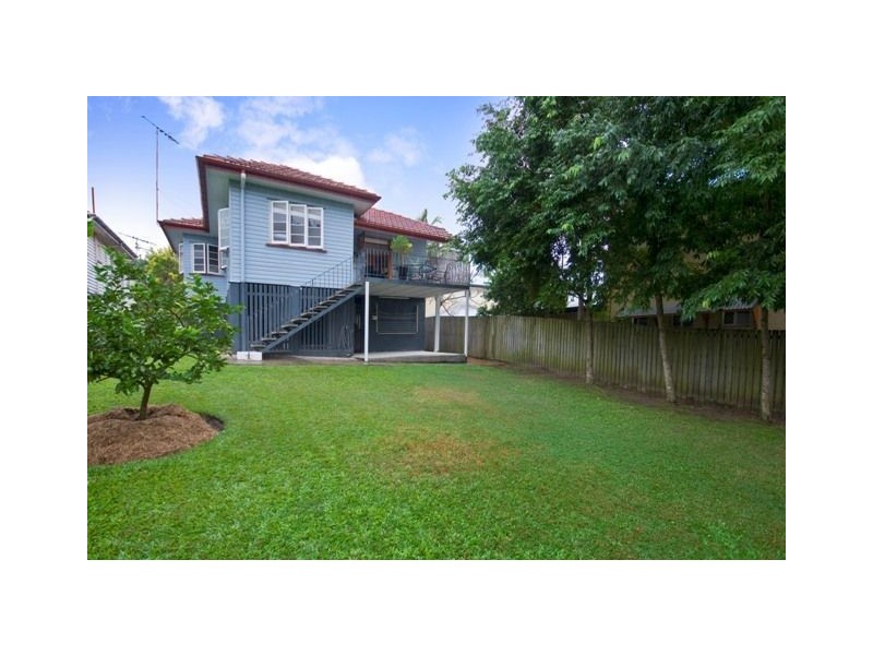 30 Wylie Avenue, Coorparoo QLD 4151