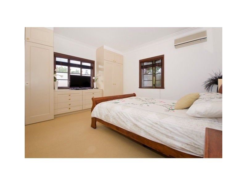 30 Wylie Avenue, Coorparoo QLD 4151