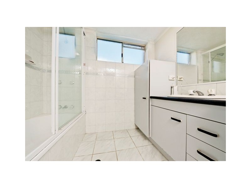 8/98 Pembroke Road, Coorparoo QLD 4151