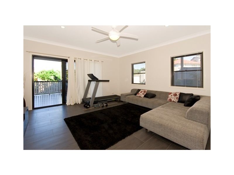 122 Cracknell Road, Tarragindi QLD 4121