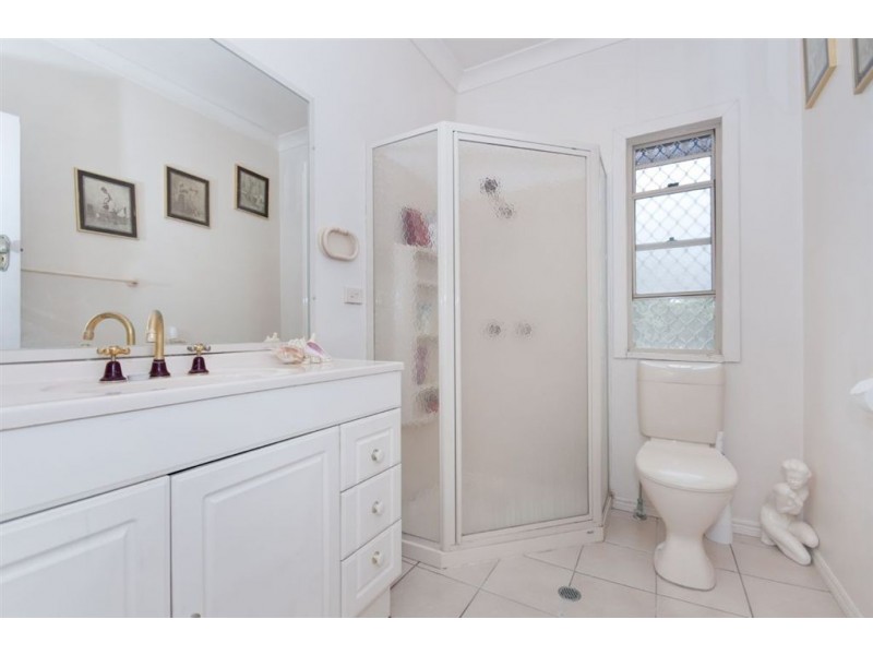 132 Barrack Road, Cannon Hill QLD 4170