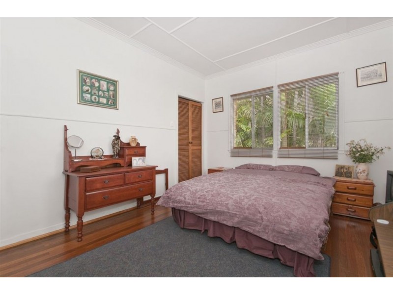 132 Barrack Road, Cannon Hill QLD 4170