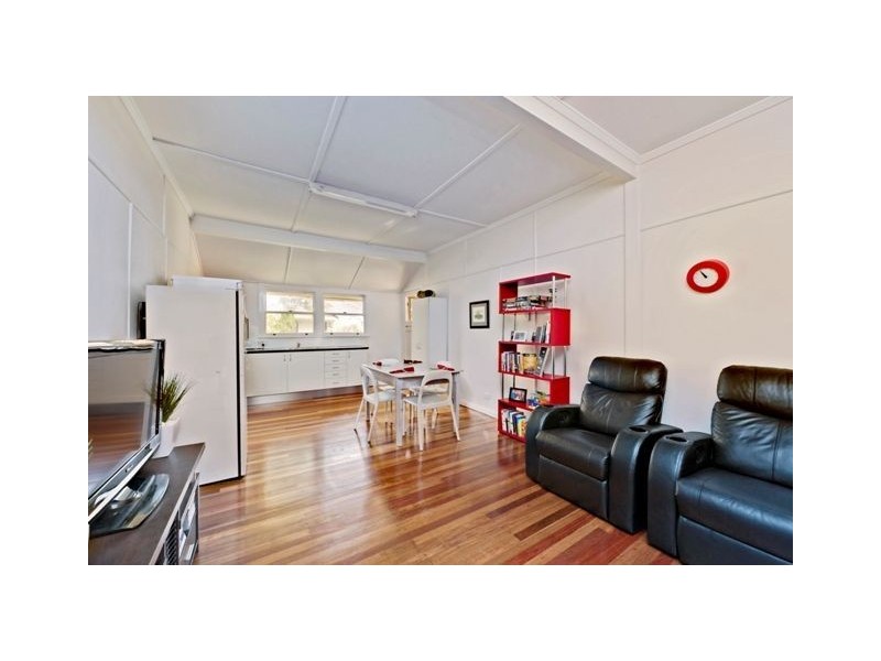 8 Arrowsmith Street, Camp Hill QLD 4152