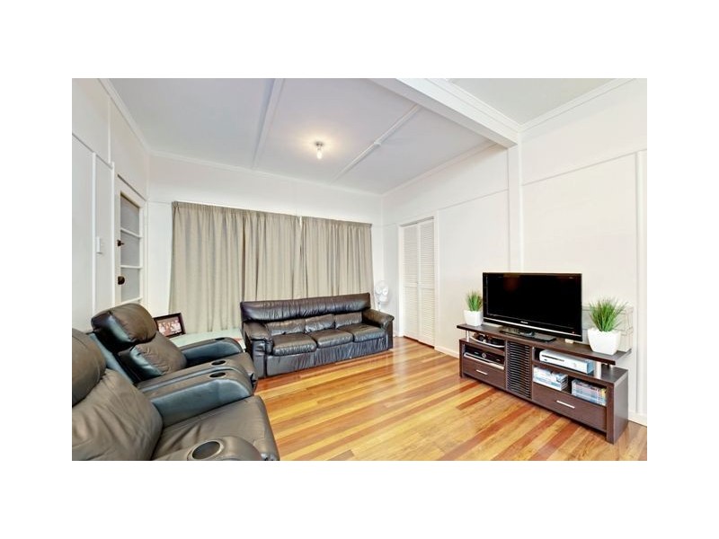 8 Arrowsmith Street, Camp Hill QLD 4152