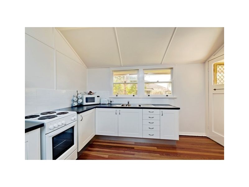 8 Arrowsmith Street, Camp Hill QLD 4152