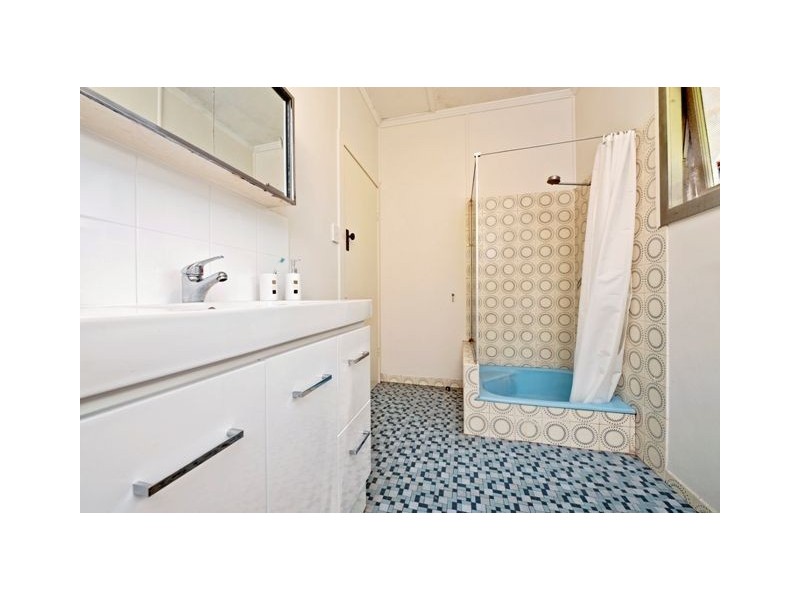 8 Arrowsmith Street, Camp Hill QLD 4152