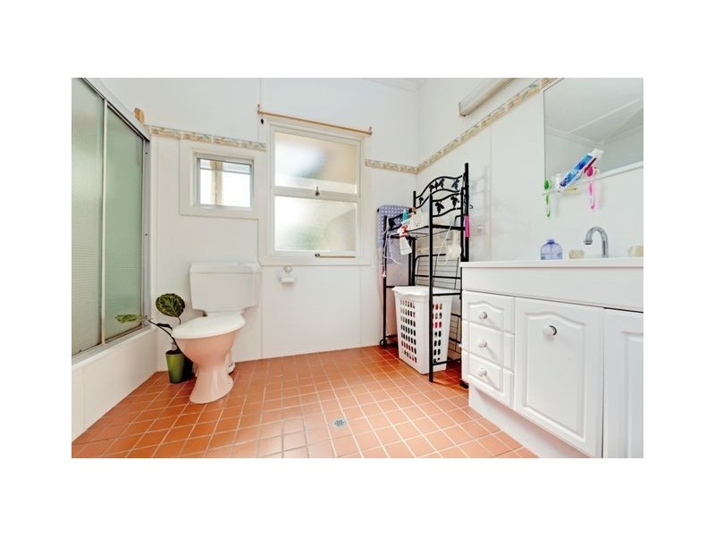 8 Arrowsmith Street, Camp Hill QLD 4152