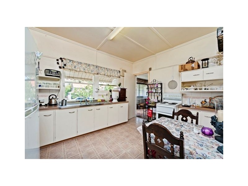 8 Arrowsmith Street, Camp Hill QLD 4152