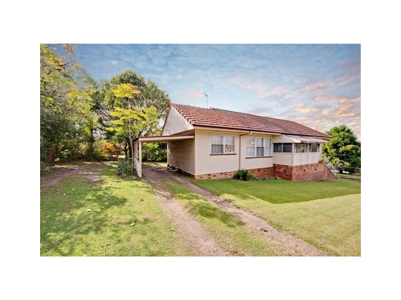 8 Arrowsmith Street, Camp Hill QLD 4152