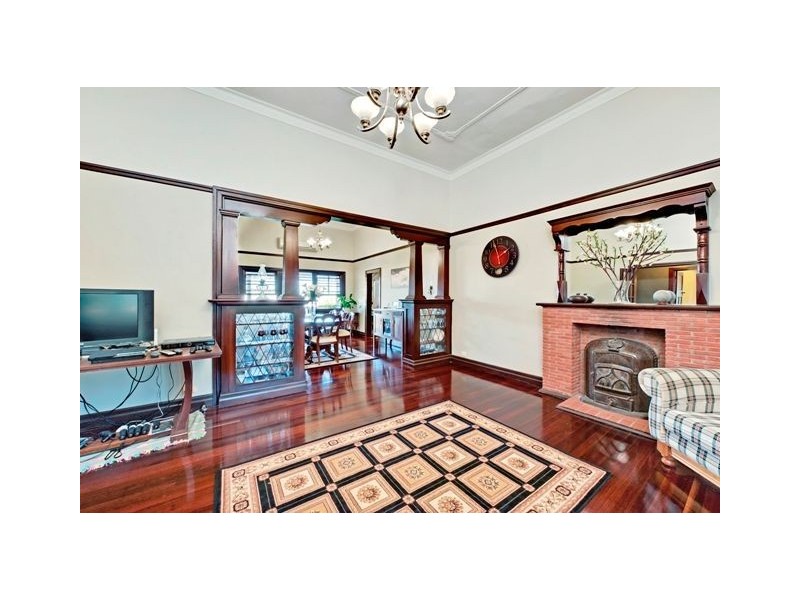 421 Upper Cornwall Street (access via Douglas St), Coorparoo QLD 4151