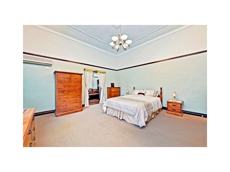 421 Upper Cornwall Street (access via Douglas St), Coorparoo QLD 4151