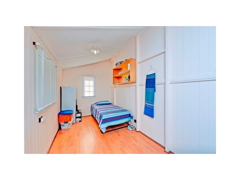 26 Halland Terrace, Camp Hill QLD 4152