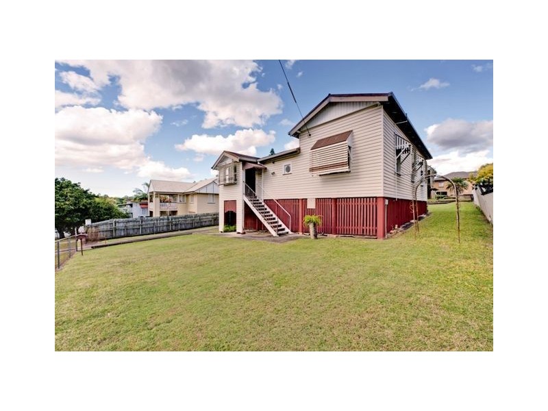 8 Waratah Avenue, Holland Park West QLD 4121