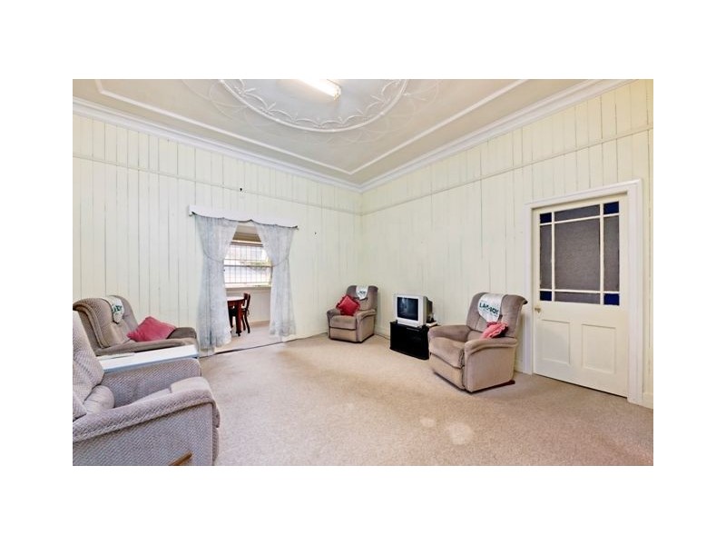 8 Waratah Avenue, Holland Park West QLD 4121