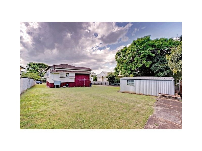 8 Waratah Avenue, Holland Park West QLD 4121
