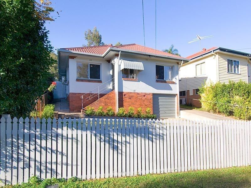 32 Wills Street, Coorparoo QLD 4151