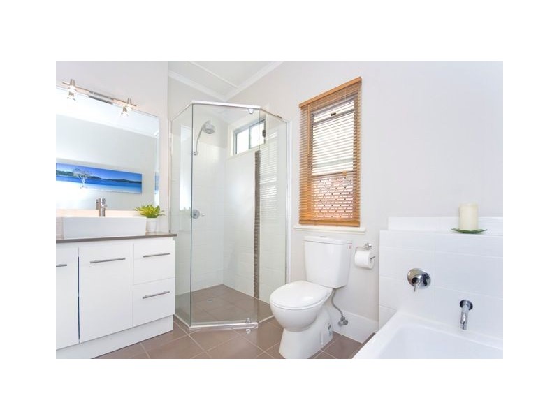 32 Wills Street, Coorparoo QLD 4151