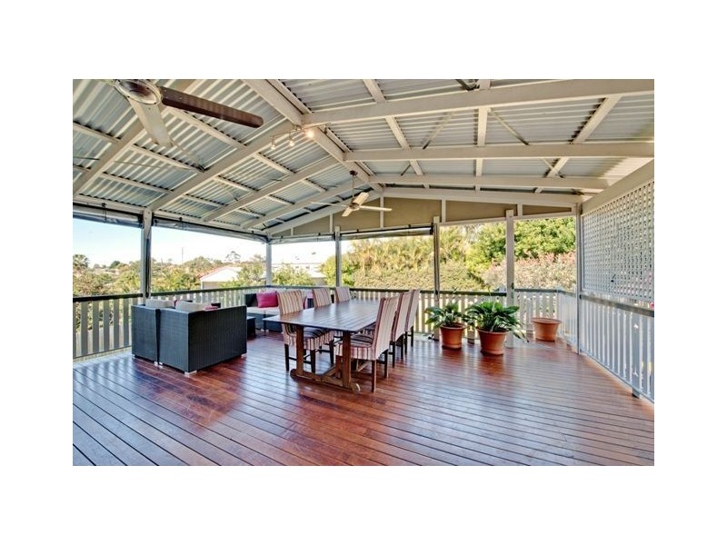 15 Camboor Street, Camp Hill QLD 4152