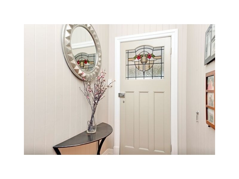 15 Camboor Street, Camp Hill QLD 4152