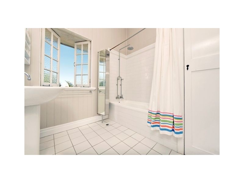 15 Camboor Street, Camp Hill QLD 4152